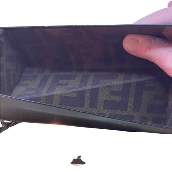 Fendi Stylish Brown Sunglasses - Picture 10 of 11